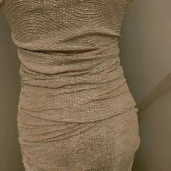 Express gold ruched one shoulder dress size 4 - Picture 3 of 8